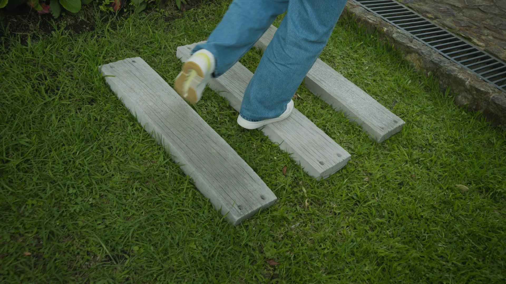 Senderos y pasos de jardín en concreto resistente
